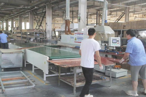 林潤(rùn)門(mén)業(yè) 以尖端設(shè)備與精湛技術(shù)，打造卓越產(chǎn)品，引領(lǐng)市場(chǎng)競(jìng)爭(zhēng)力